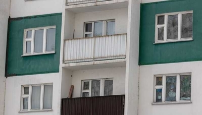 В запертой квартире в Ленинградской области обнаружили тело задушенного младенца